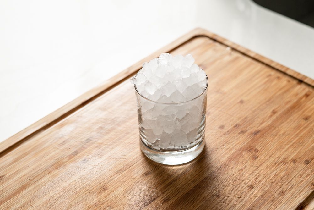 Pebble ice for home bartenders